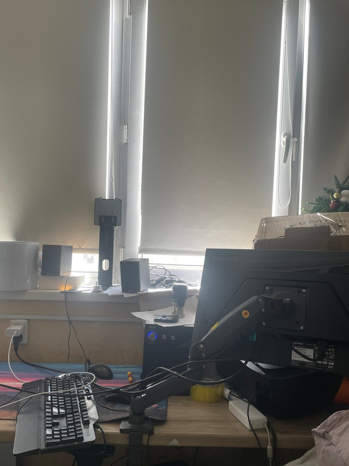 Almaty home desk running World of Warcraft: Midnight