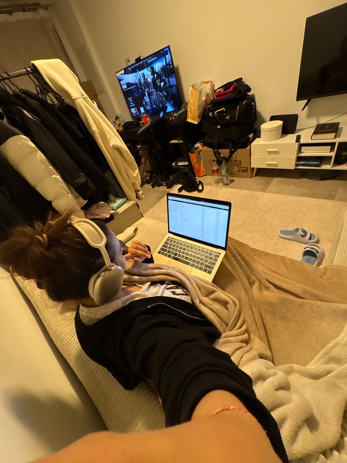 Evening leisure activities captured across Mönchengladbach residences