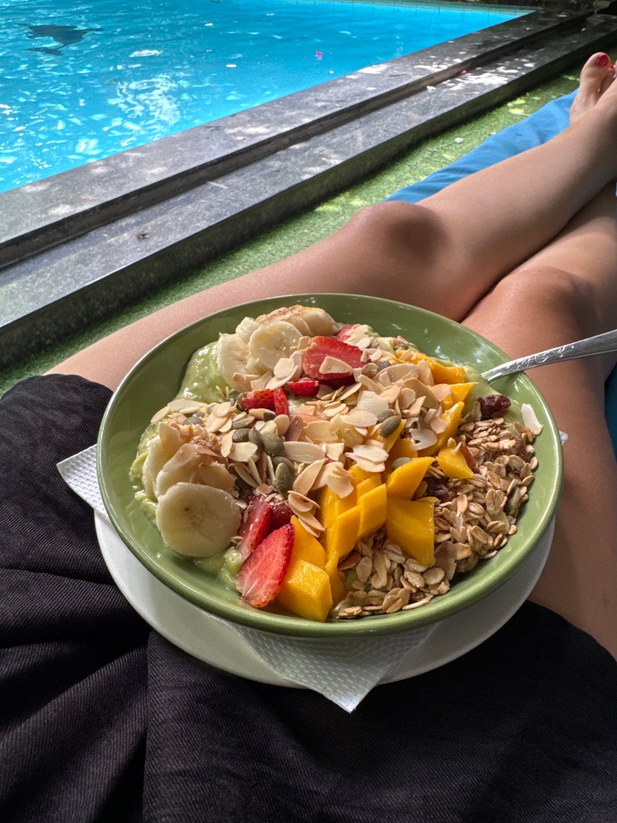 Early morning poolside breakfast documented at Mũi Né resort