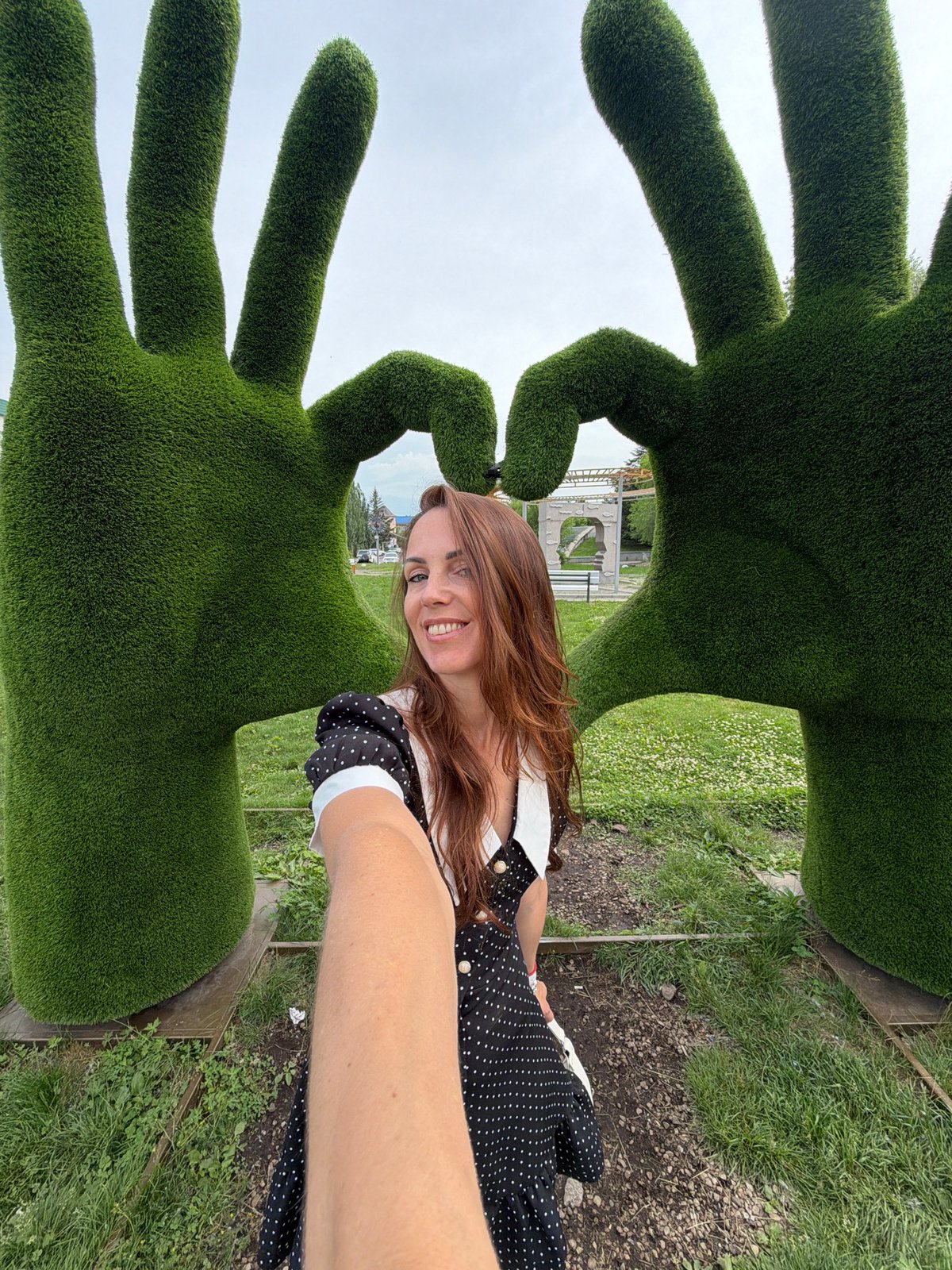 Selfies at Birobidzhan's green topiary heart sculpture