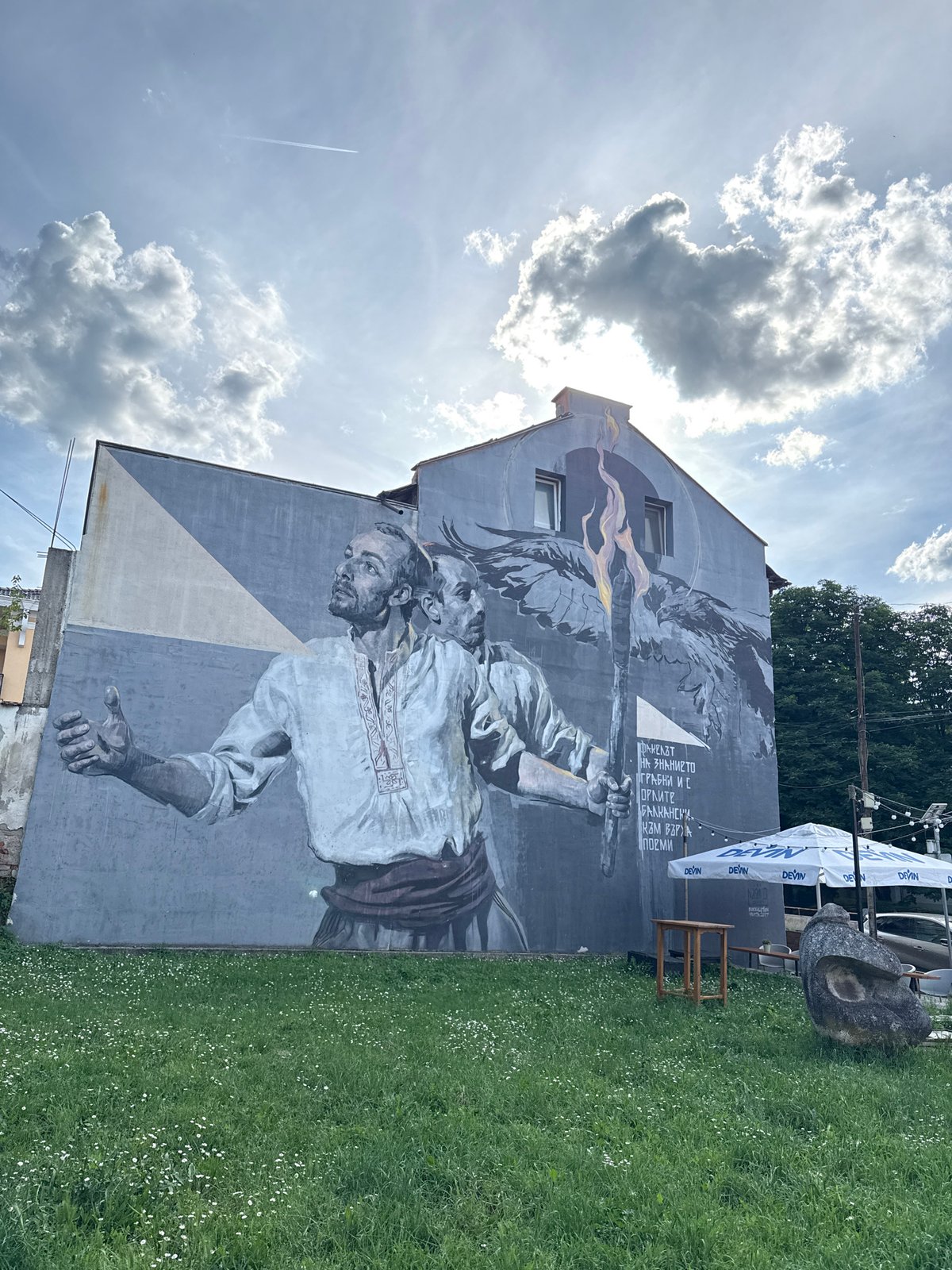 Walking tour captures everyday street scenes in Vratsa, Bulgaria