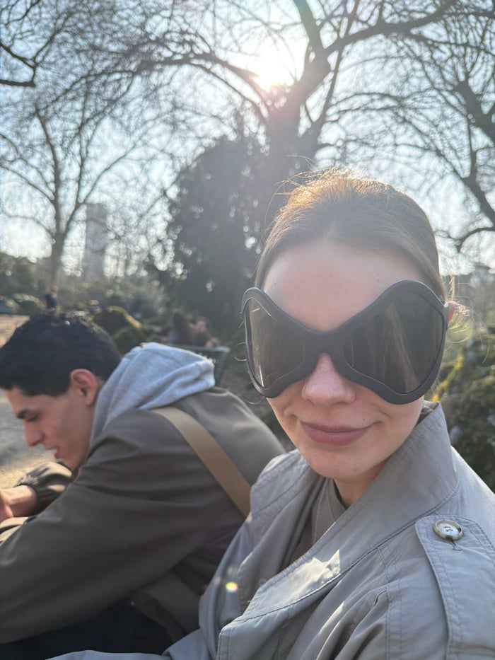 Sunny afternoon draws visitors to Milan's winter parks