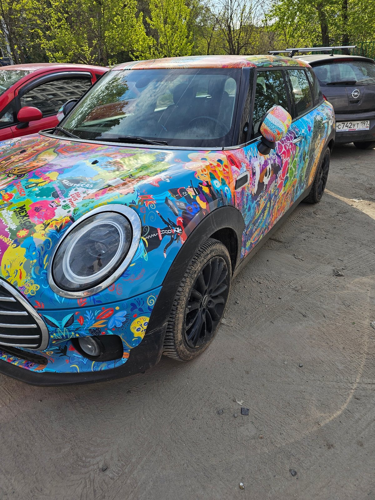 Mexican-decorated Mini Cooper spotted on Moscow street during morning rush