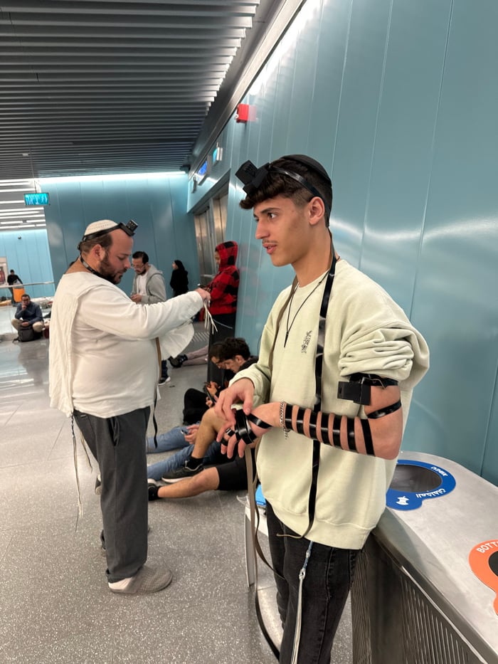 Daily life scenes captured in Bnei Brak public spaces