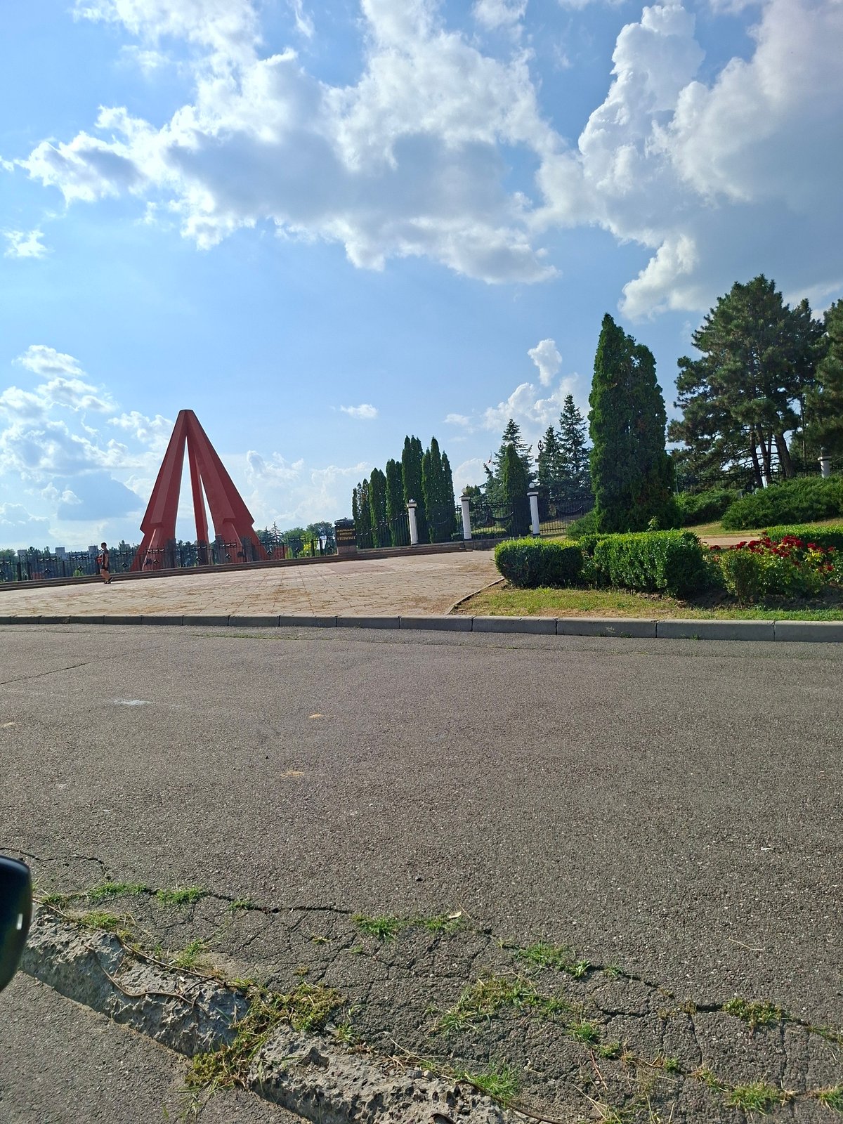 Exploring Chișinău's Eternitate Memorial Complex and surrounding architecture