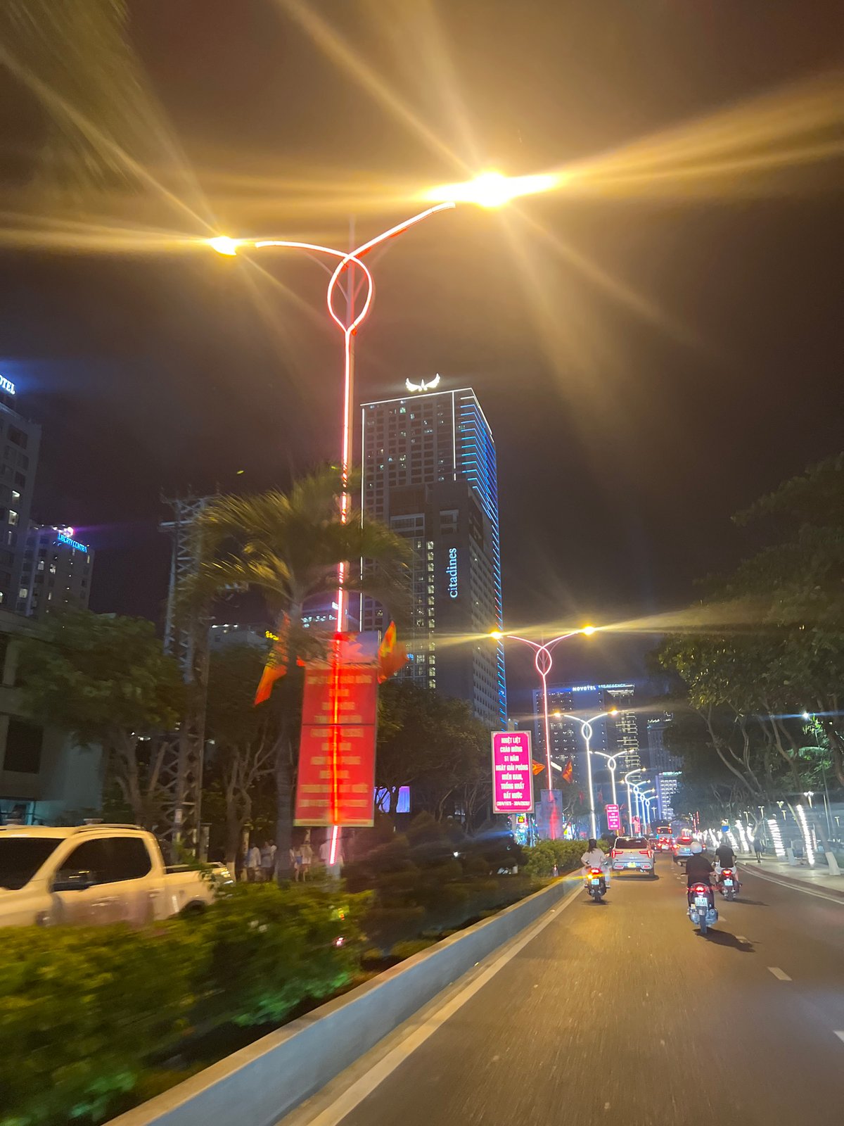 Nha Trang residents document daily life moments across evening hours