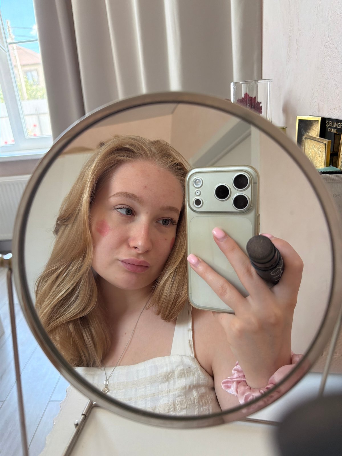 Mirror selfie session in a Rossiyskiy room, July morning