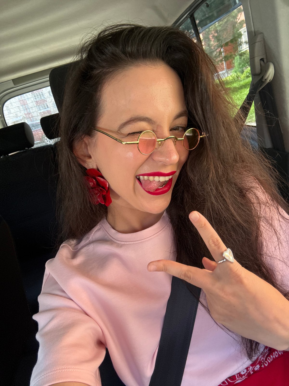 Selfie session in Chaikovsky, pink outfit and rose-tinted glasses