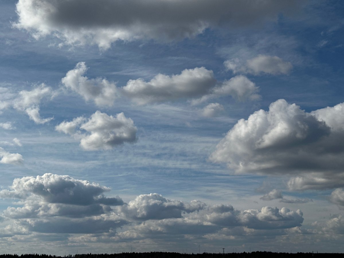 Zelenograd resident captures clouds, electronics in afternoon documentation