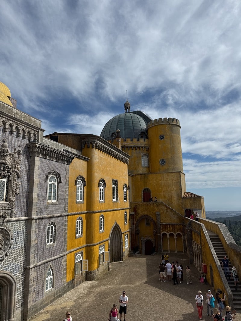 Tourist documents 13-minute journey through Sintra's historic palaces