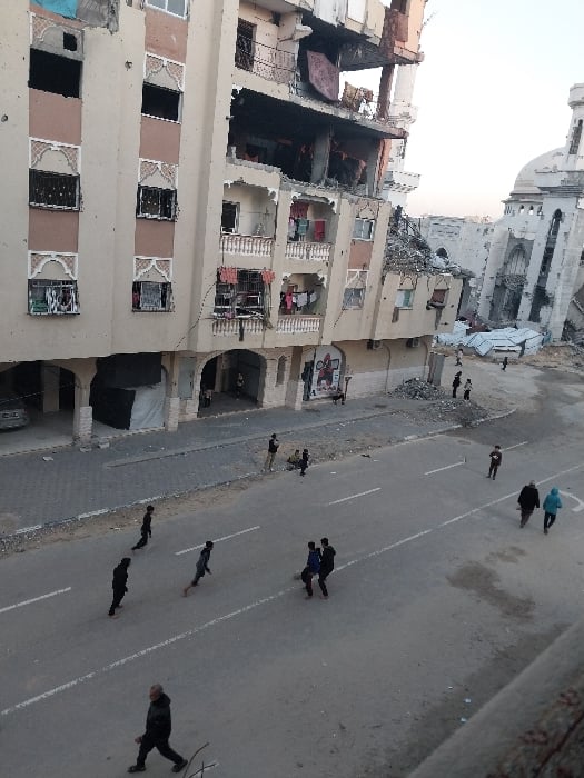 Daily life continues amid war damage in Khan Yunis