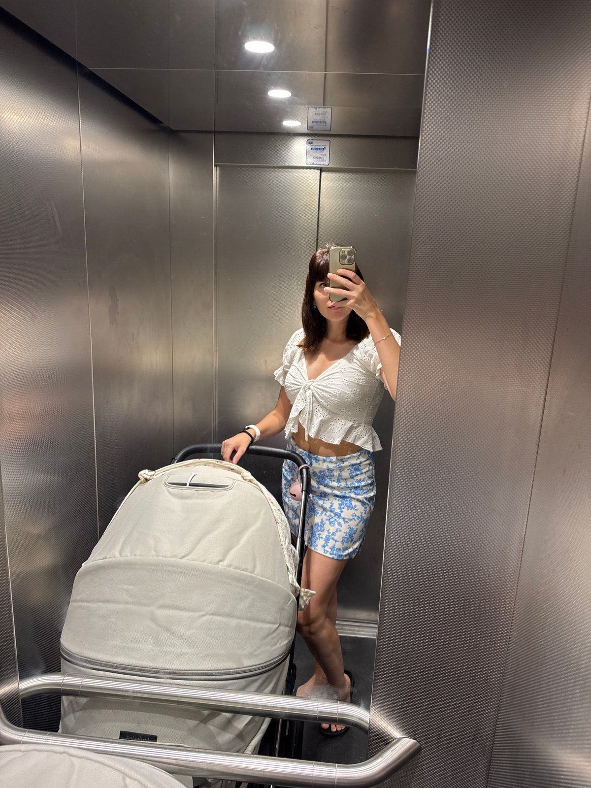 Elevator mirror selfie with stroller, Isola delle Femmine