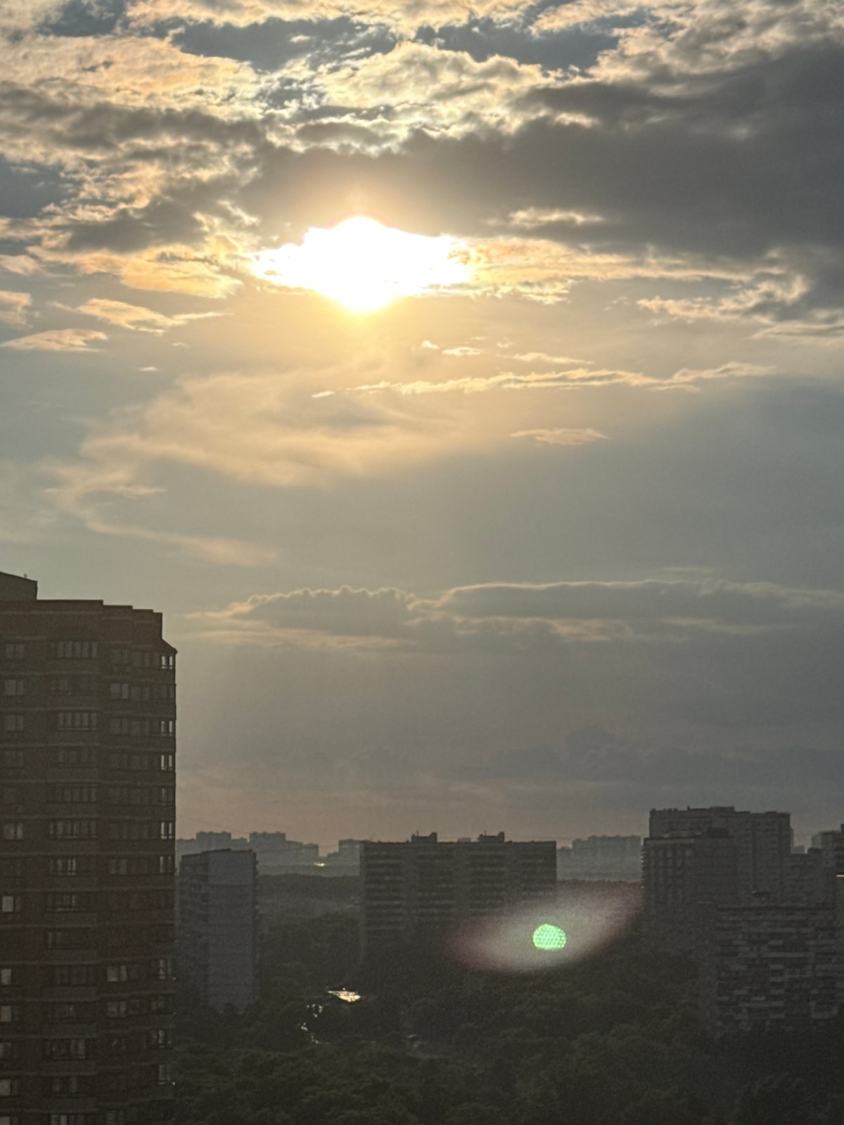 Moscow resident documents sunset cityscape and family moments over four hours