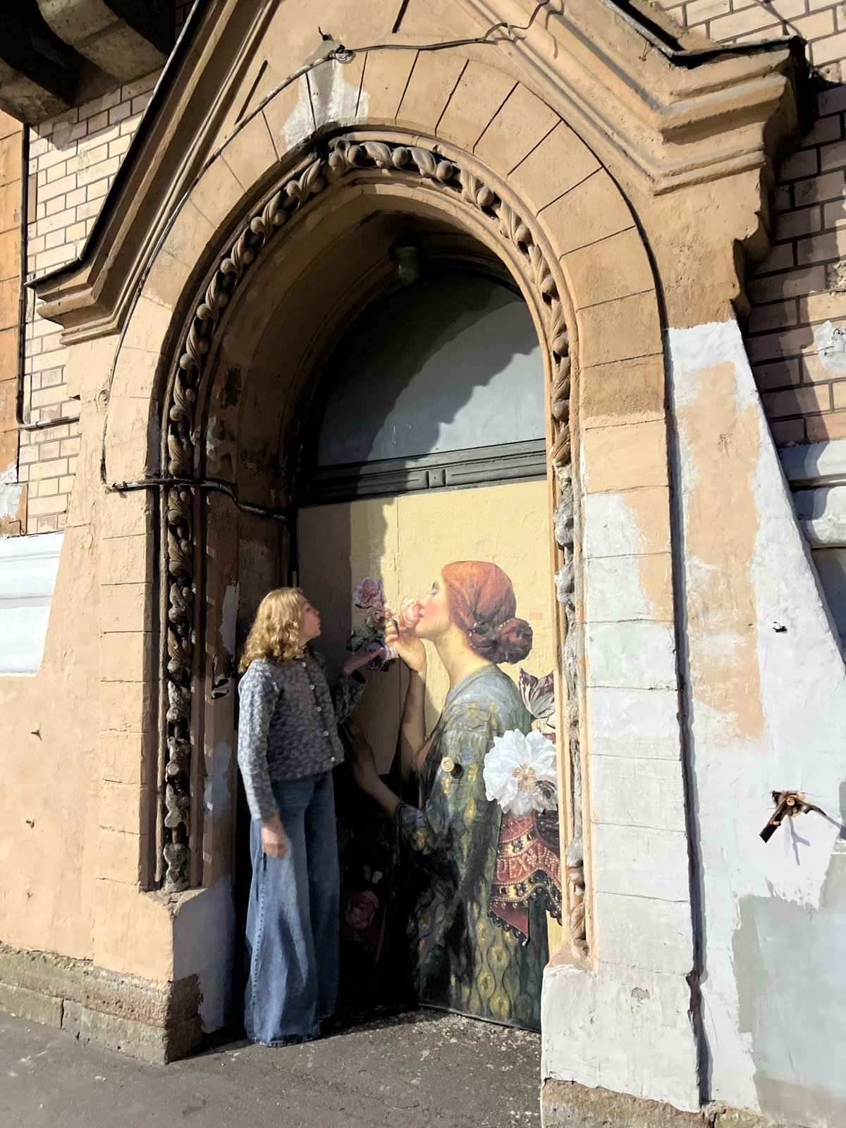 Evening stroll through Saint Petersburg's historic streets at dusk