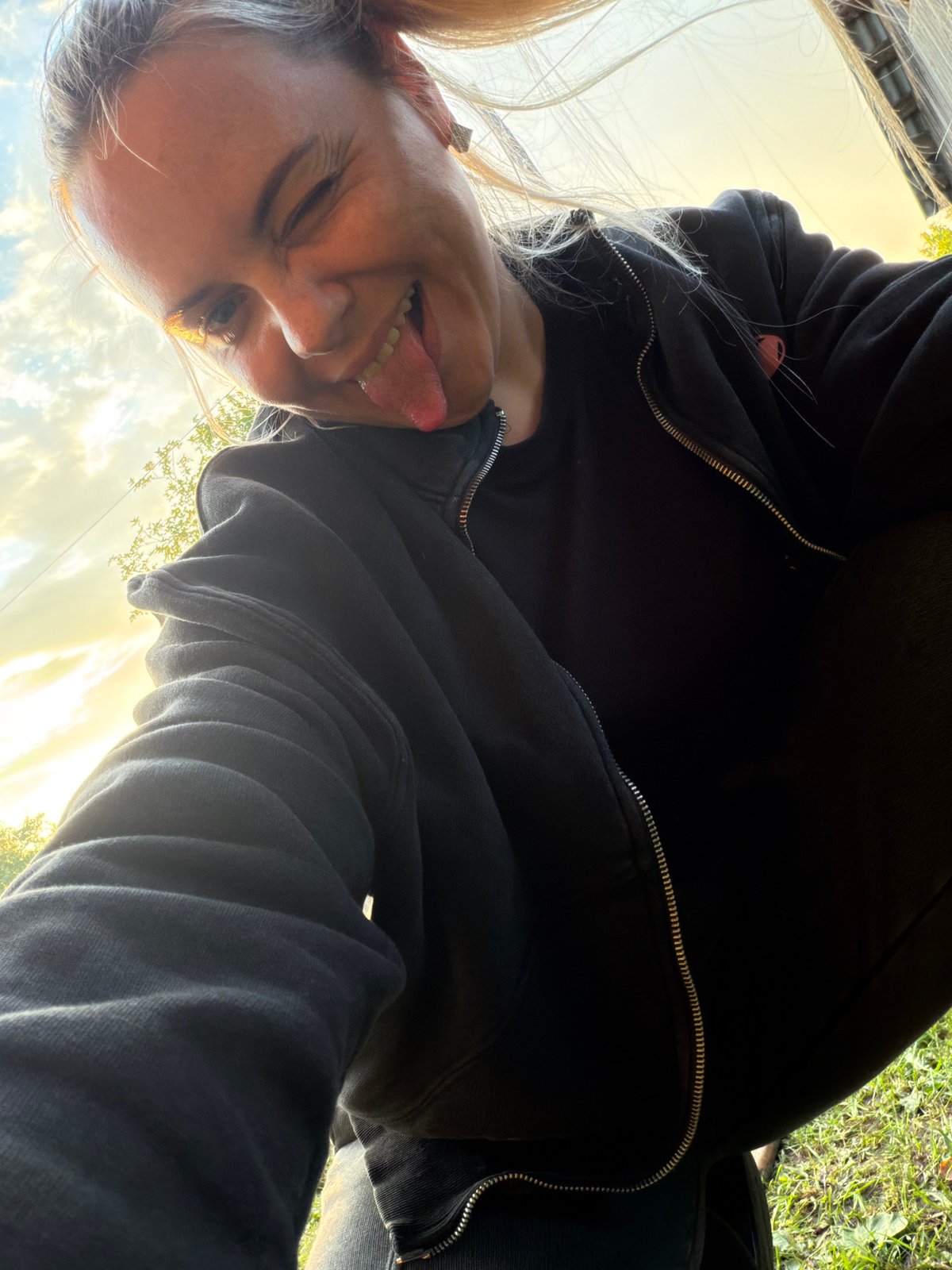Woman captures sunset selfie session in Votkinsk, Russia