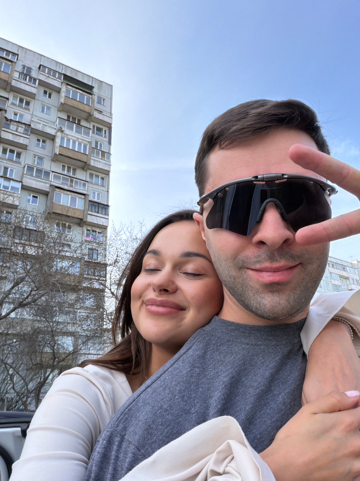 Everyday moments captured across Krasnoyarsk: couple, sleeping dog, street portrait