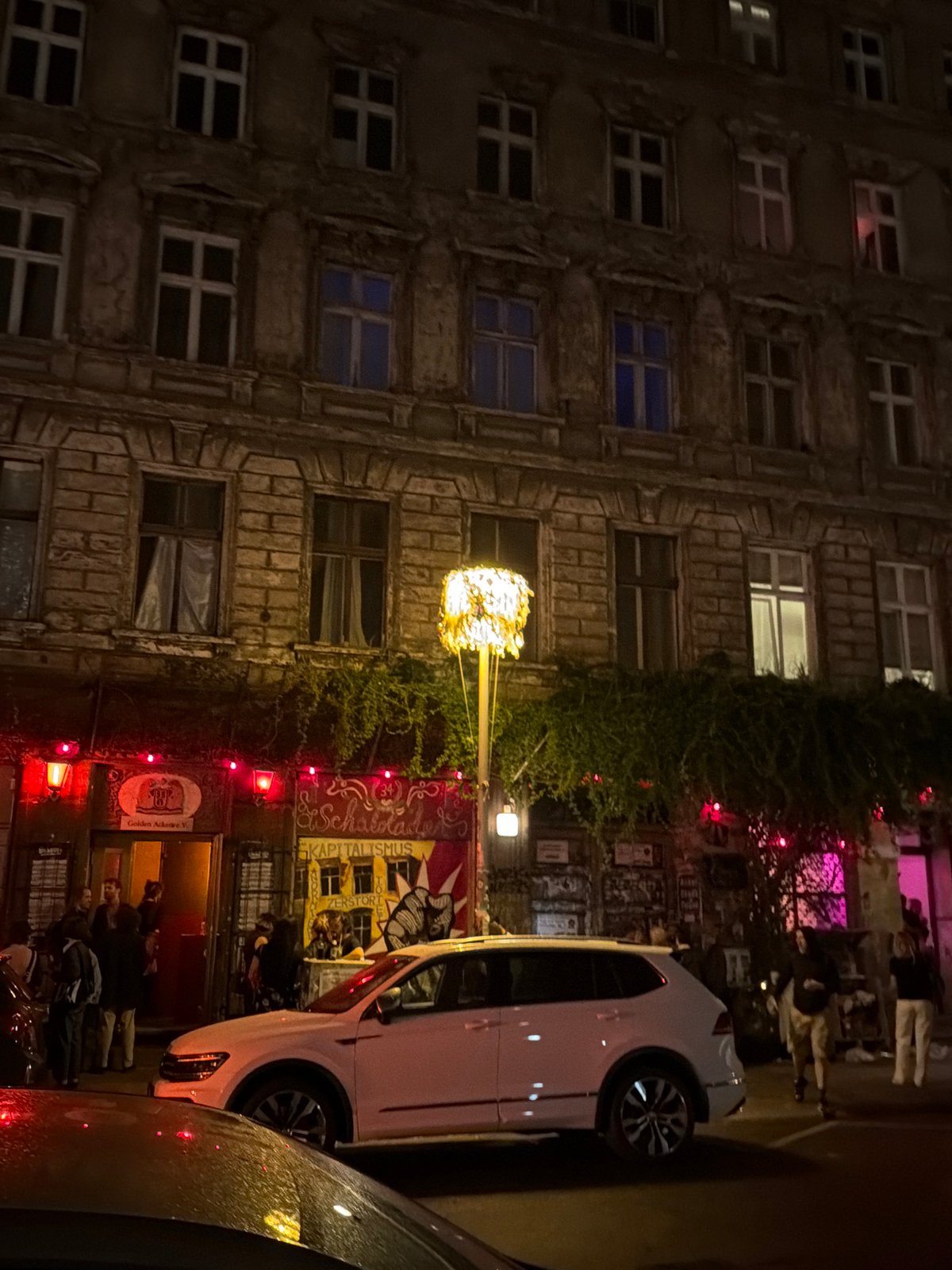 Late-night Kreuzberg streets, Bergmannstraße apartment blocks after dark