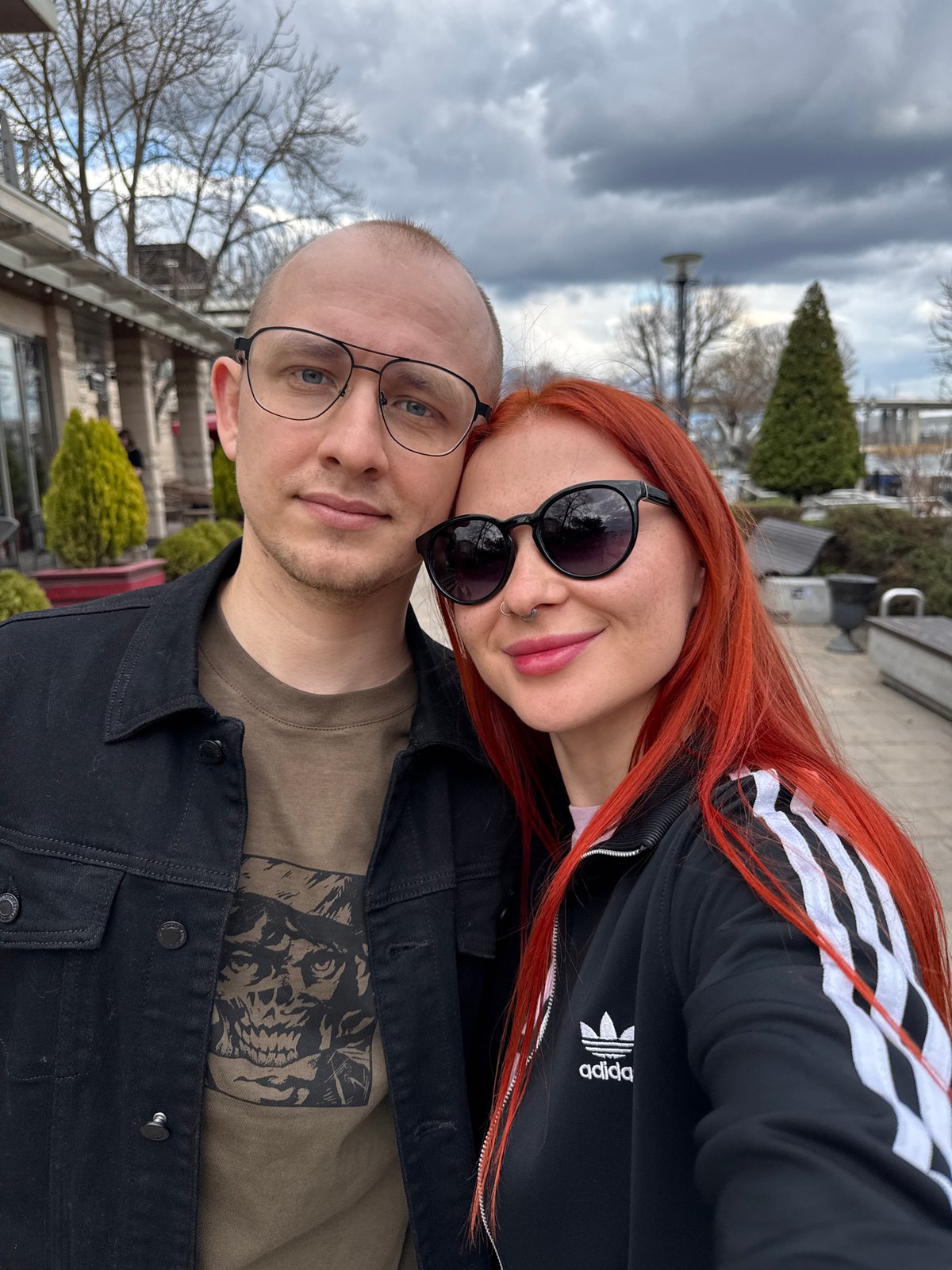 Couple selfie and crane sculpture spotted in Rostov-on-Don