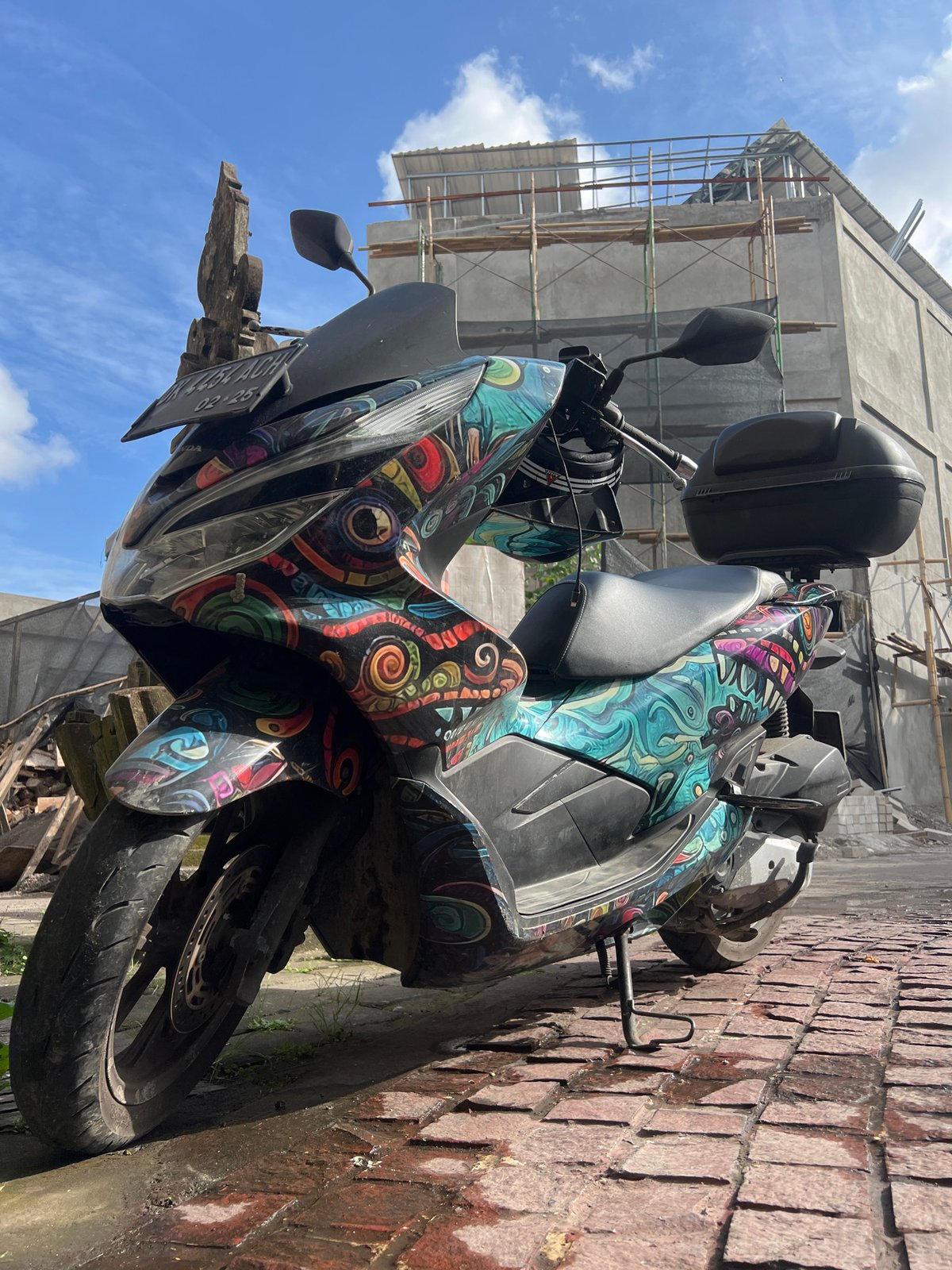 Morning walk through Ubud captures local life and landmarks
