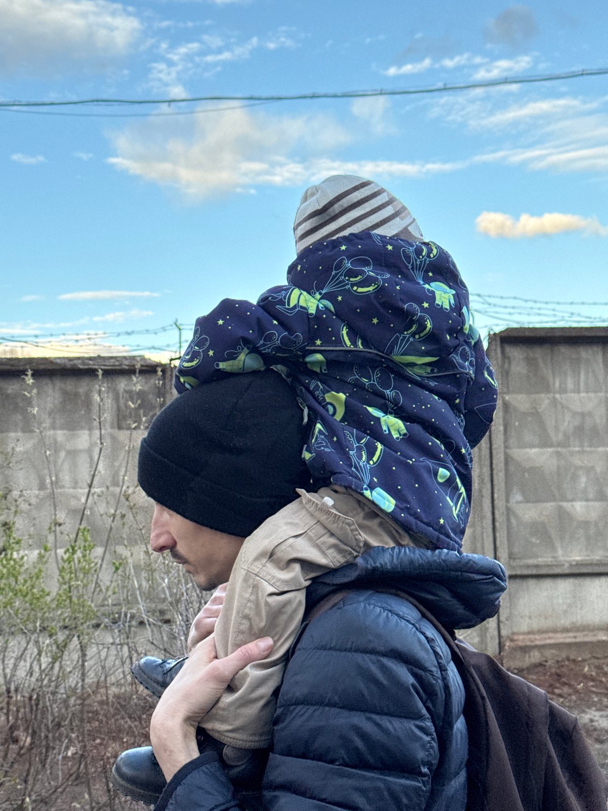 Family enjoys outdoor time in Izhevsk park