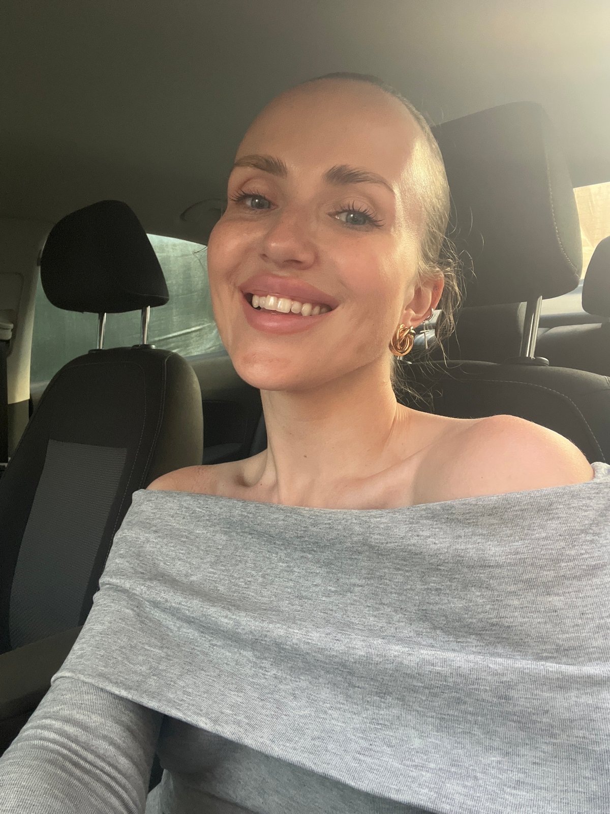 Casual afternoon in Saint Petersburg, car selfies and classical streets