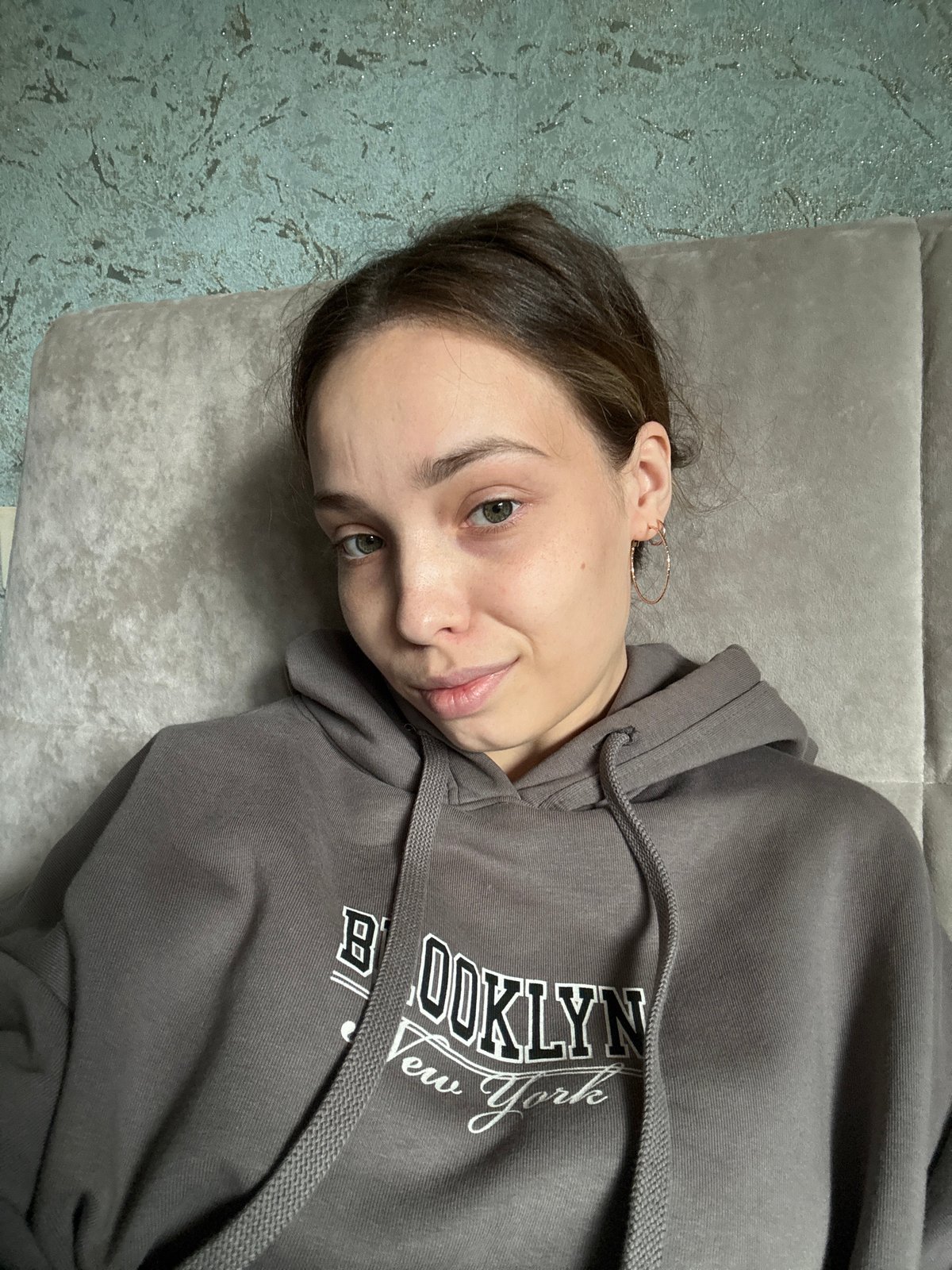 Lazy afternoon in Noviy: selfies, flowers, and a stroll