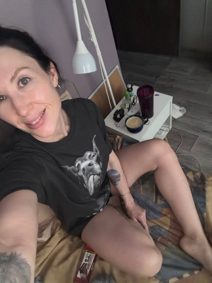 Woman documents morning routine through selfies in Perm, Russia