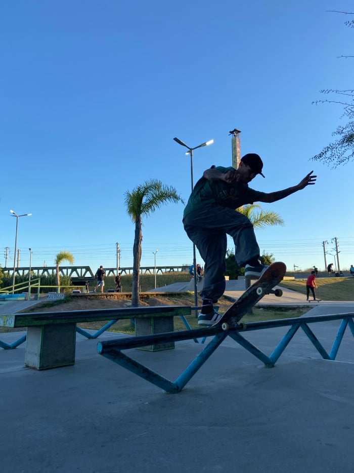 Evening skatepark session with DJ and market in Avellaneda