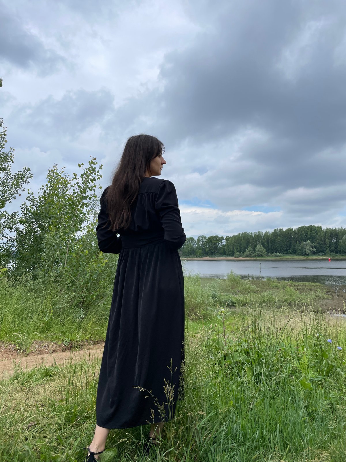 Black dress portrait session by a riverside path in Chaikovsky