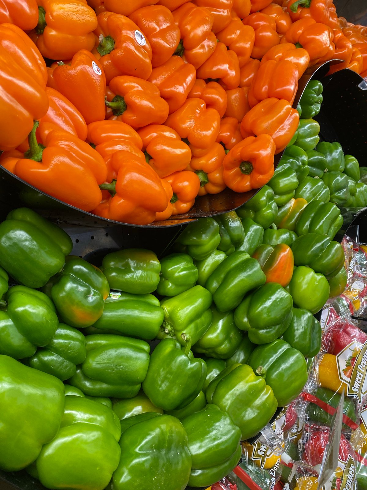 Early morning grocery shopping documented in Tlaxcalancingo, Mexico