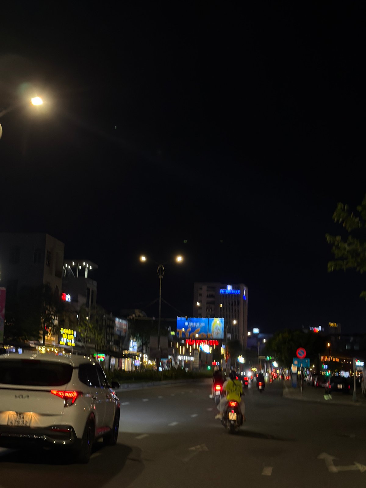 Evening café stop and Han River waterfront, Đà Nẵng