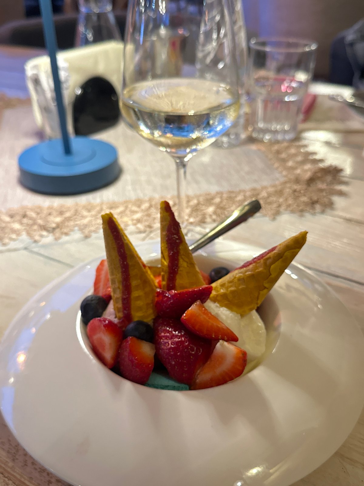 Afternoon dining captured at Veliko Tarnovo restaurant