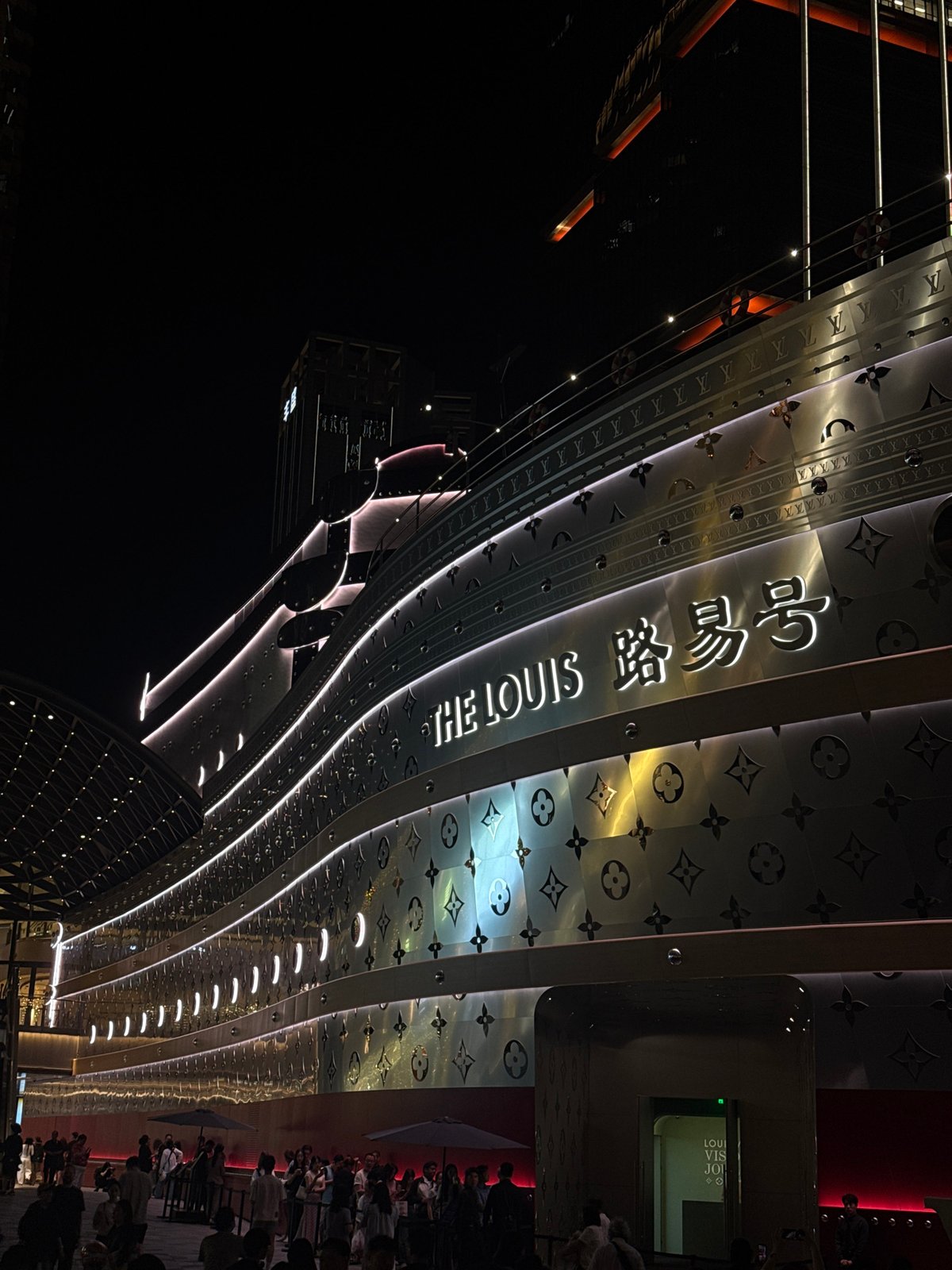 Luxury shopping activity documented in Shanghai's Jing'an District