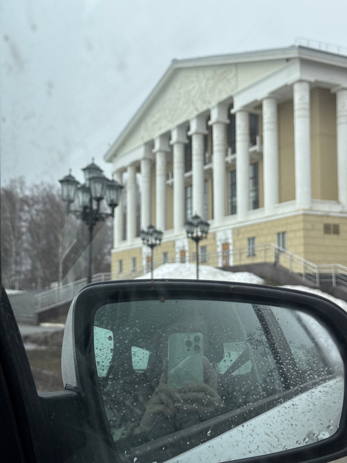 Morning dog walk and rainy commute documented in Votkinsk