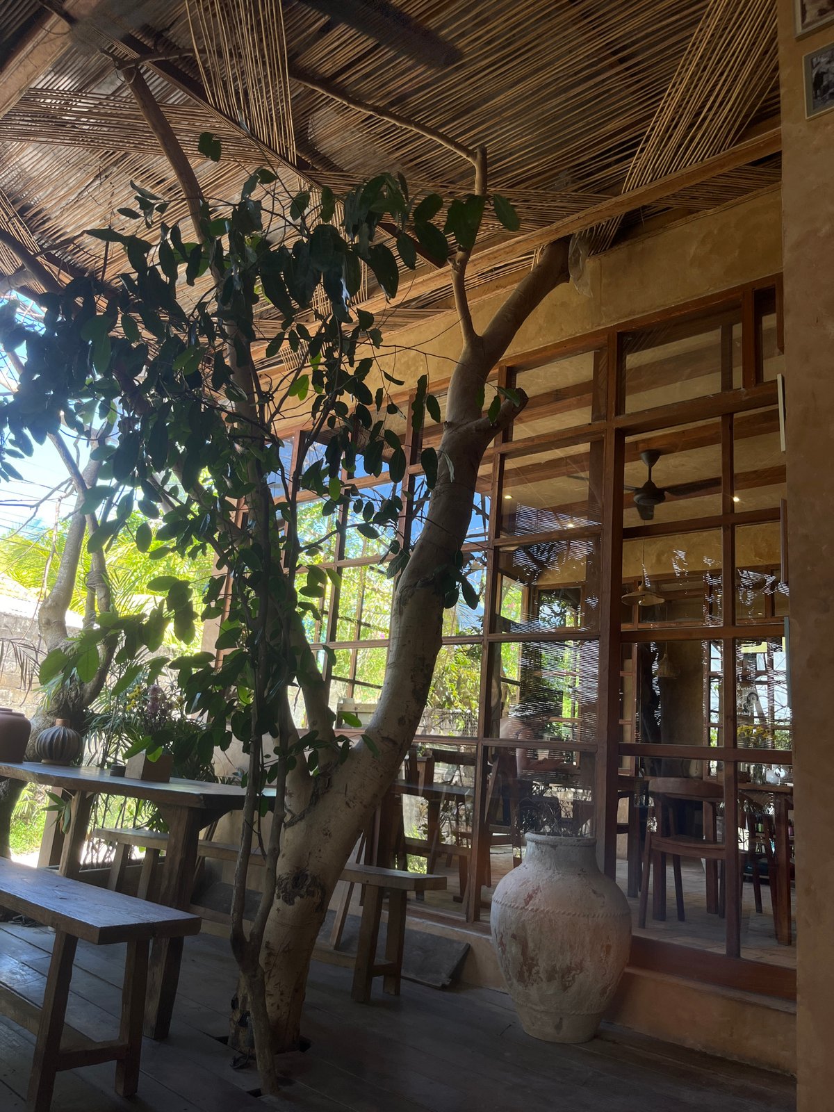 Morning business scenes documented in Kuta Selatan cafes