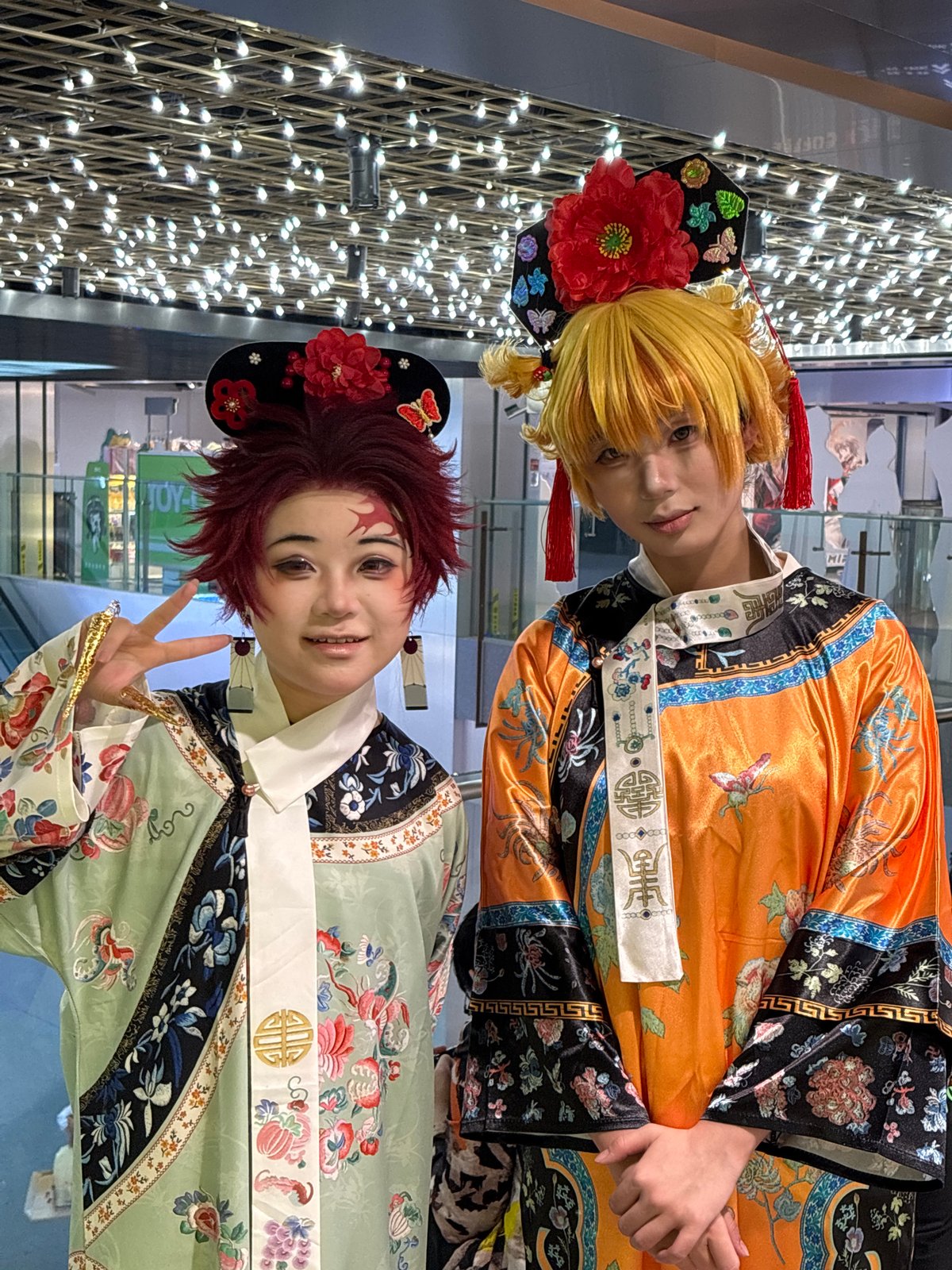 Cosplay gathering draws anime fans to Liangjiang shopping district