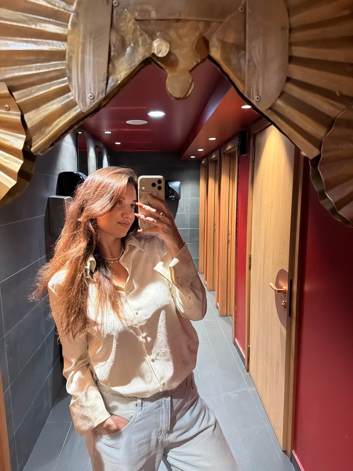 Women celebrate with champagne, selfies at Belgrade restaurant