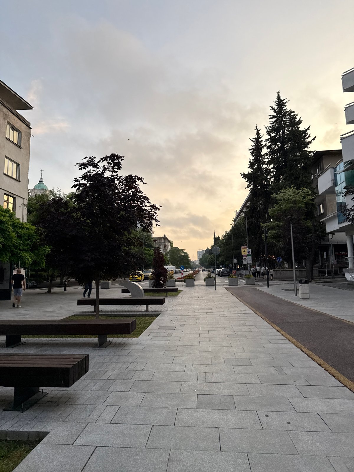 Evening stroll documented across Stara Zagora parks and streets