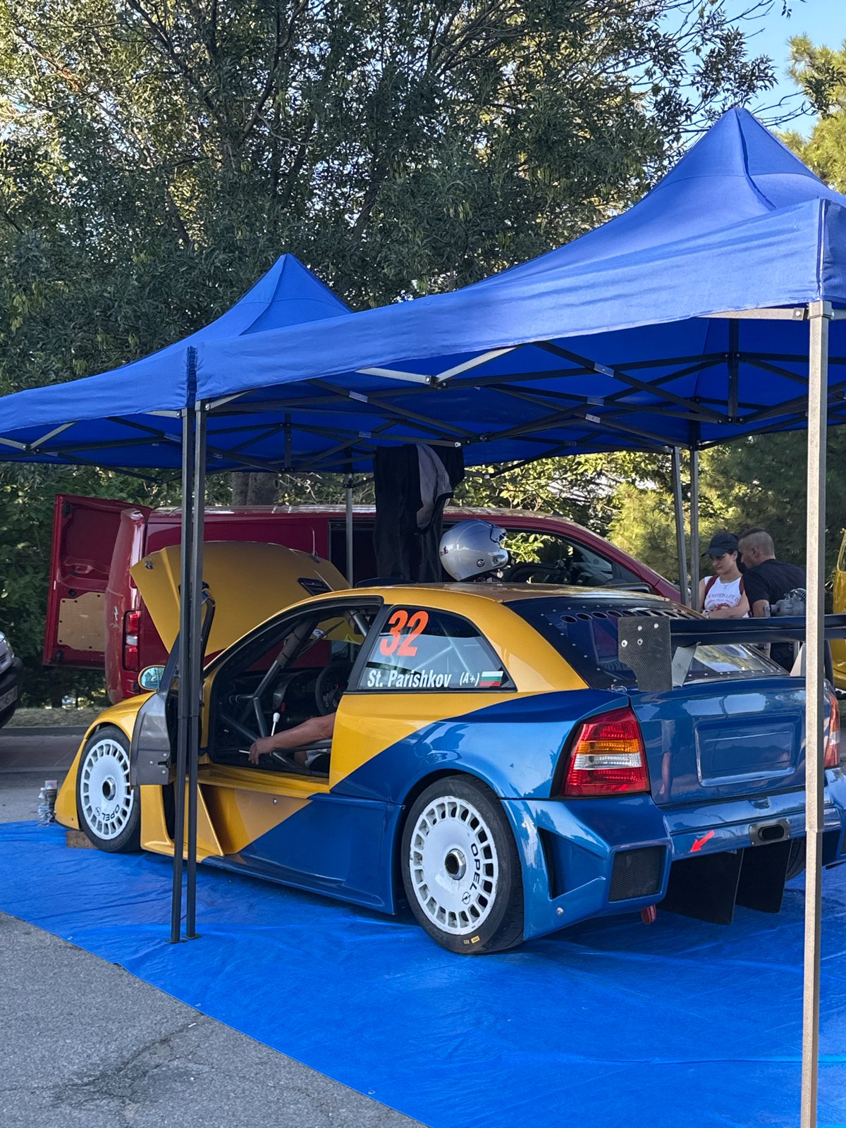 Rally cars and a matte Alfa parked up in Lyaskovets