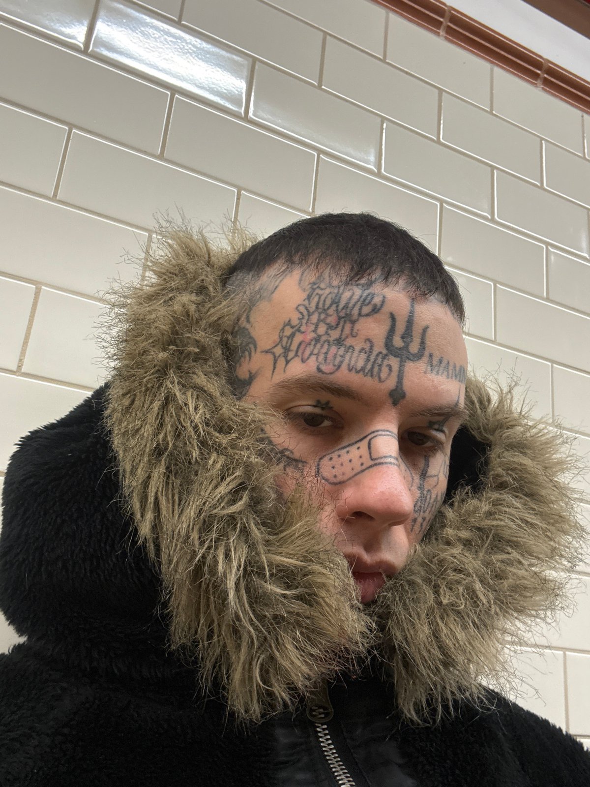 Portrait and platform: scenes from the Buenos Aires Subte