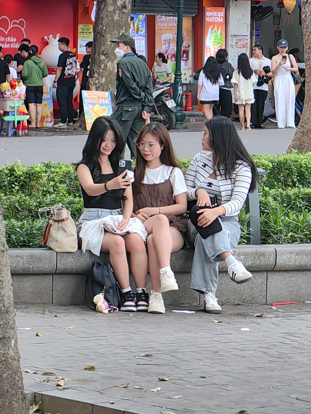 Morning life captured around Hoàn Kiếm Lake, Hanoi