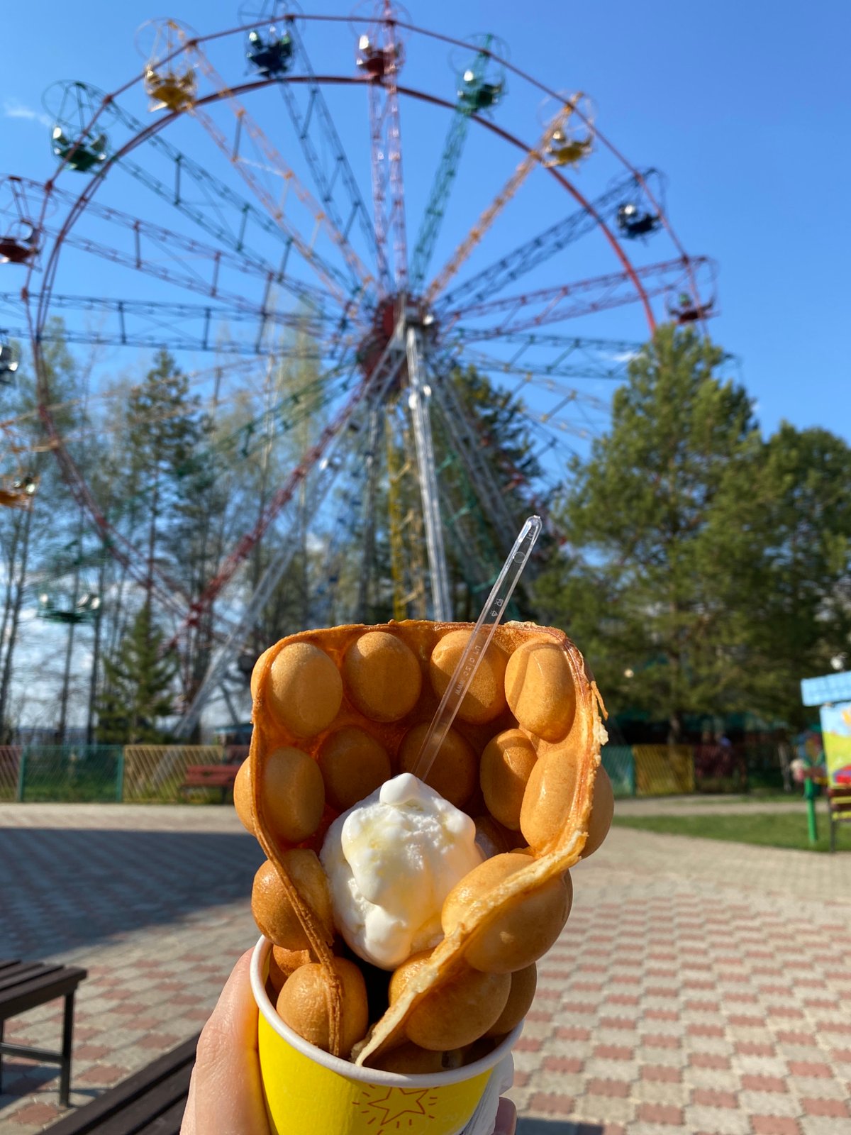 Family enjoys spring afternoon at Chaikovsky park with rides, monuments