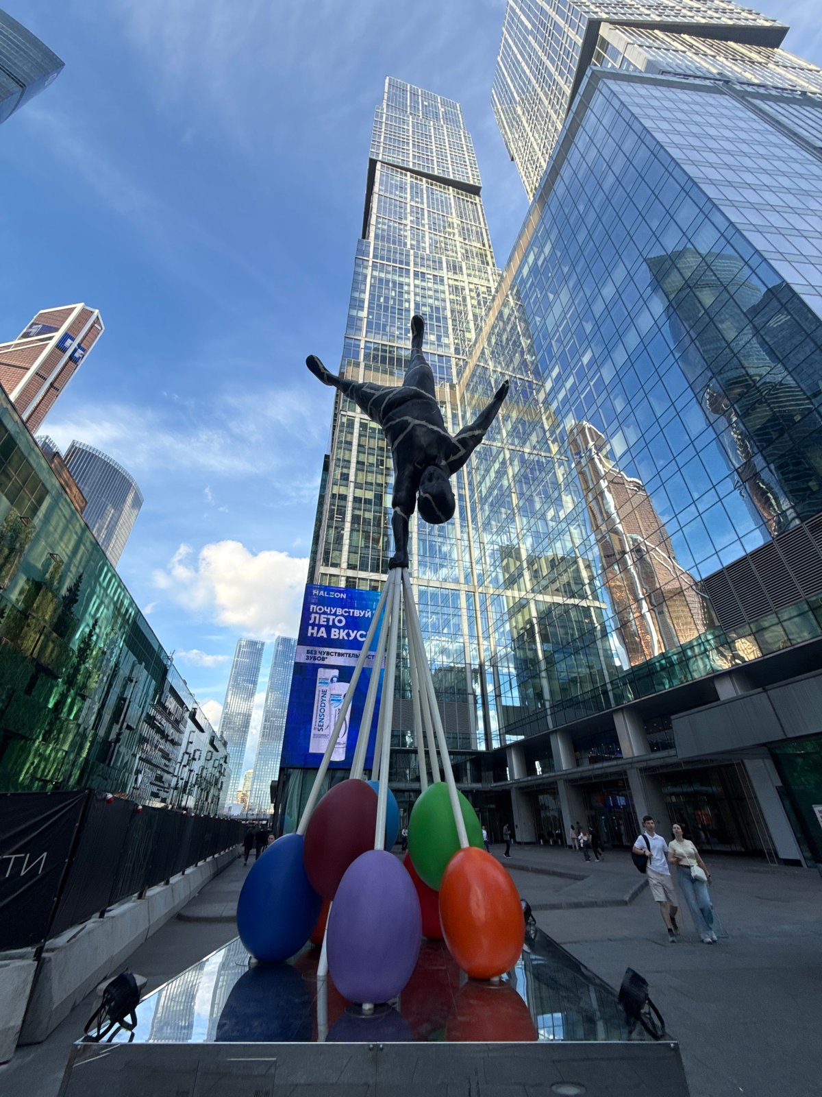 Dynamic leaping sculpture installation in Khimki urban space
