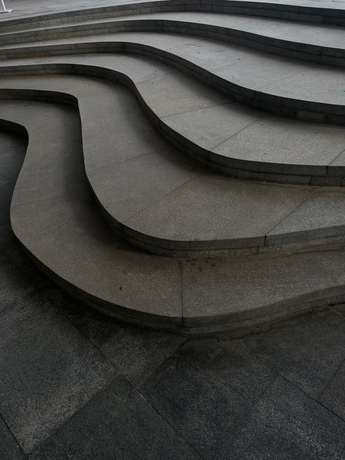 Spring moments captured in Moscow: architecture, child, blooming flowers