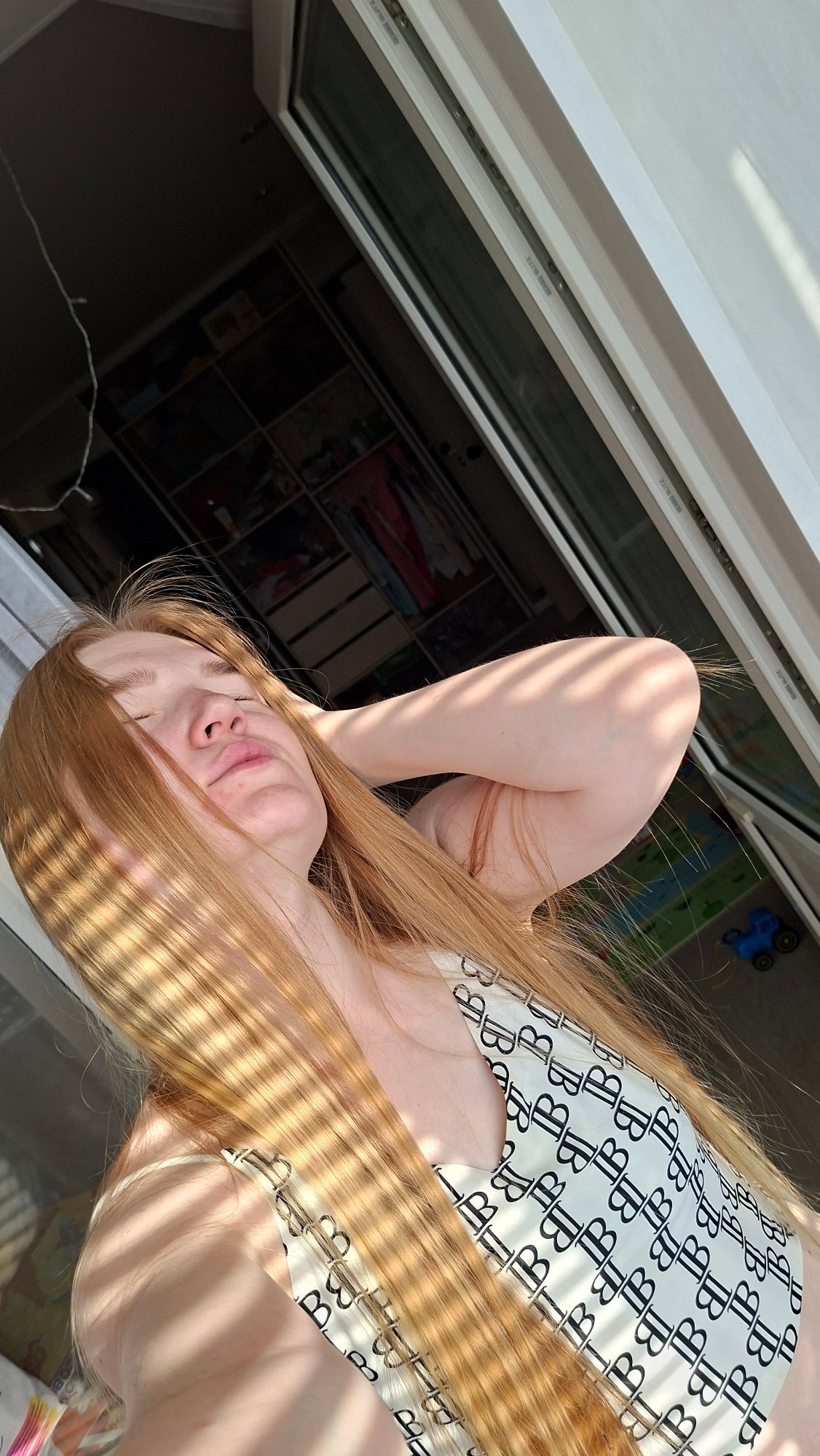 Woman documents early morning routine in Russian apartment