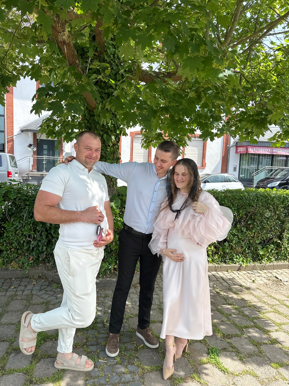 Family celebration and choir performance documented in Lich, Germany