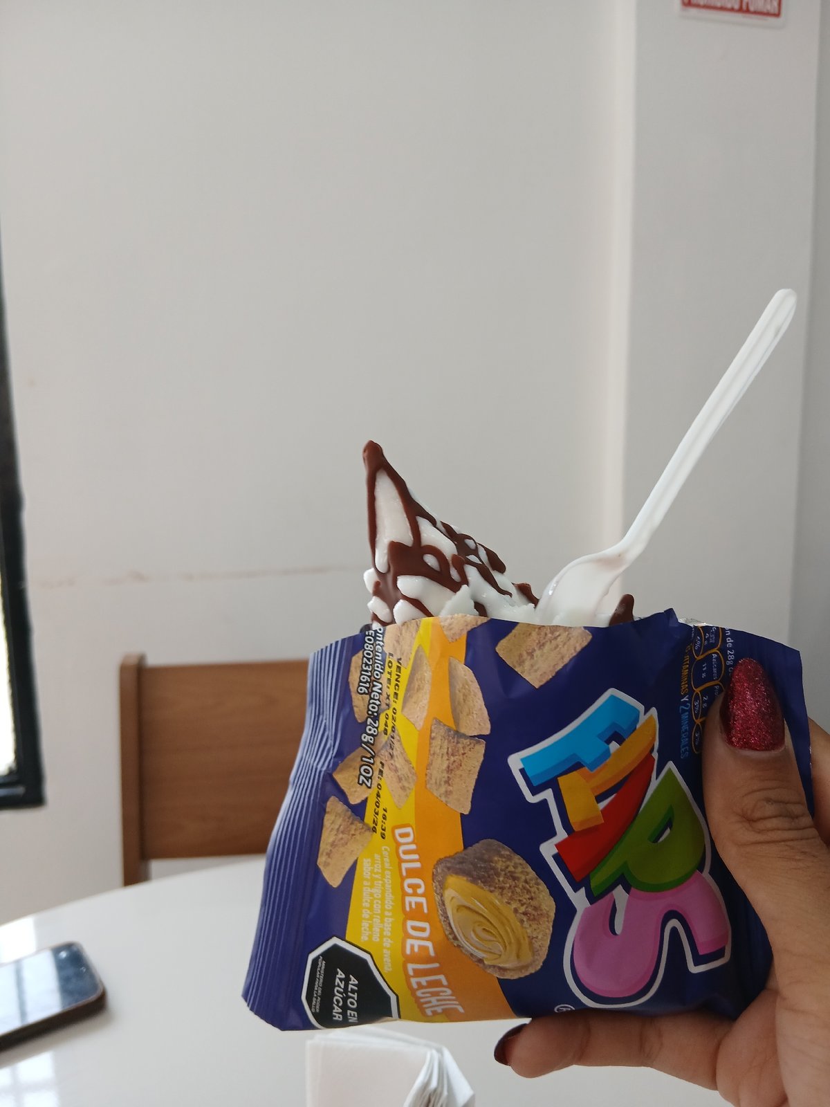 Friends share ice cream, snacks during social gathering in Venezuela