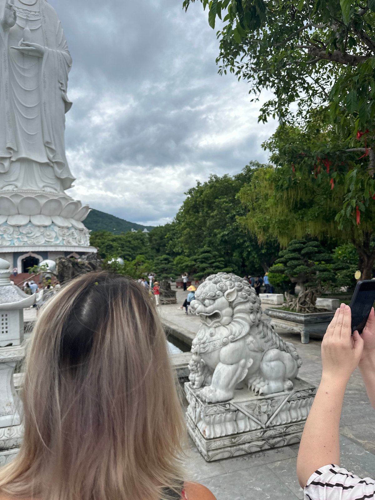 Tourists explore Linh Ung Pagoda complex in Đà Nẵng