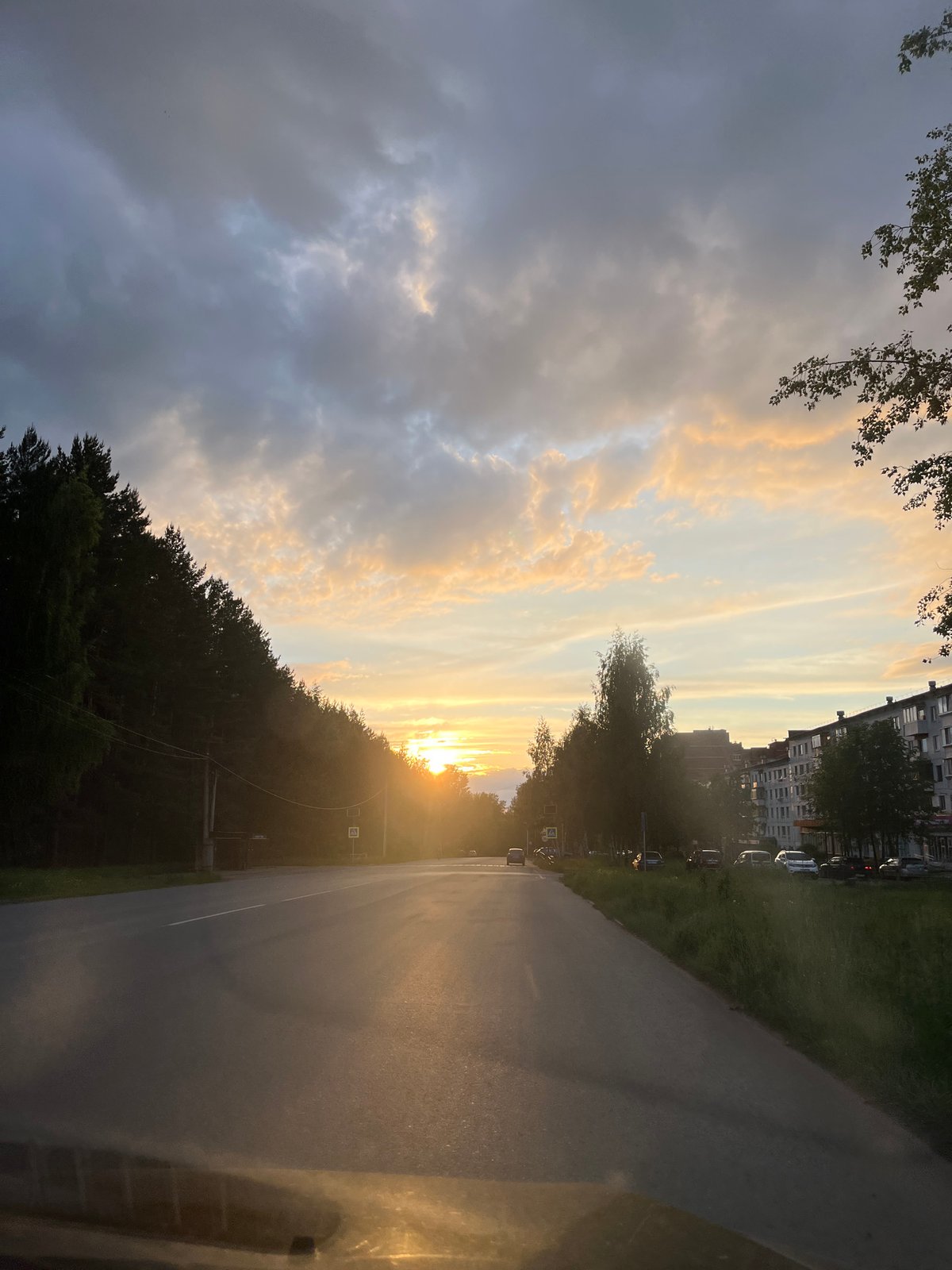 Evening life documented in Chaikovsky: sunsets, drinks, daily moments