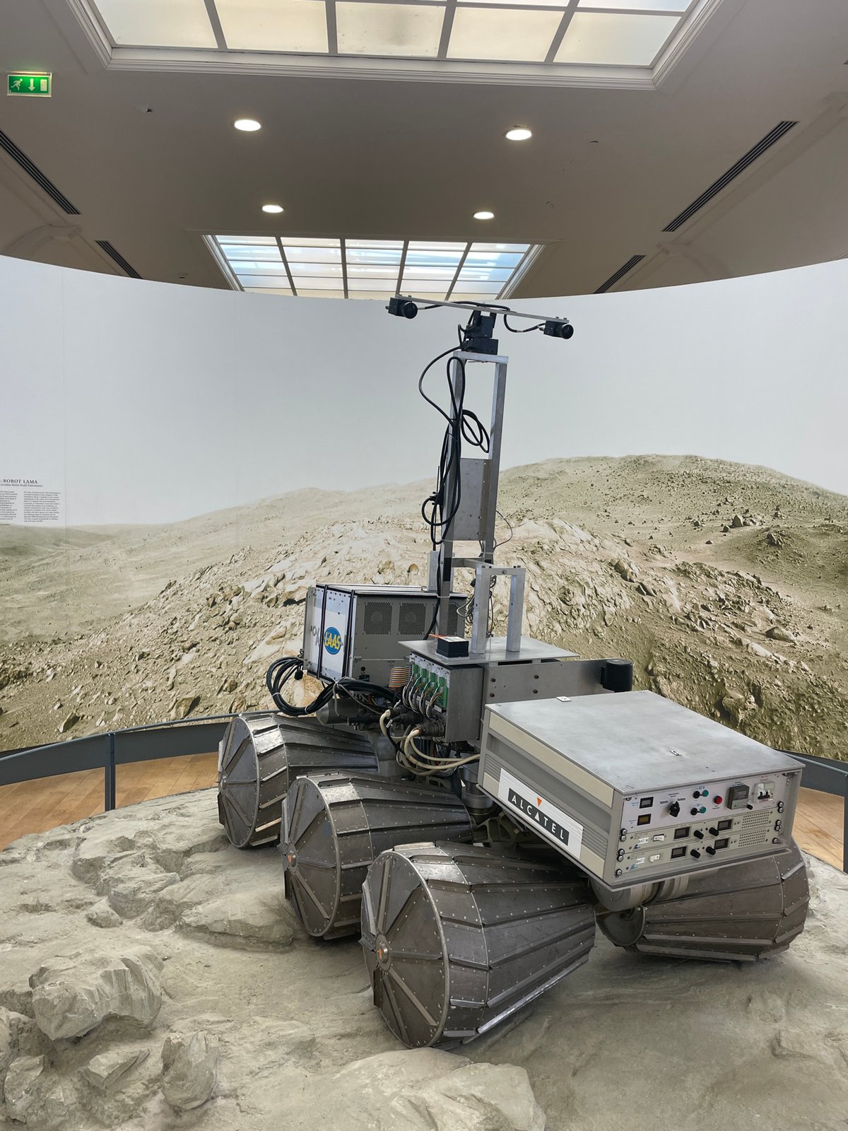 Museum visitor documents Mars rover, supercomputer exhibits in Paris